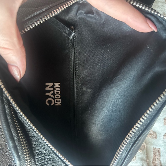 Madden girl crossbody fanny pack with gem details - Picture 4 of 5
